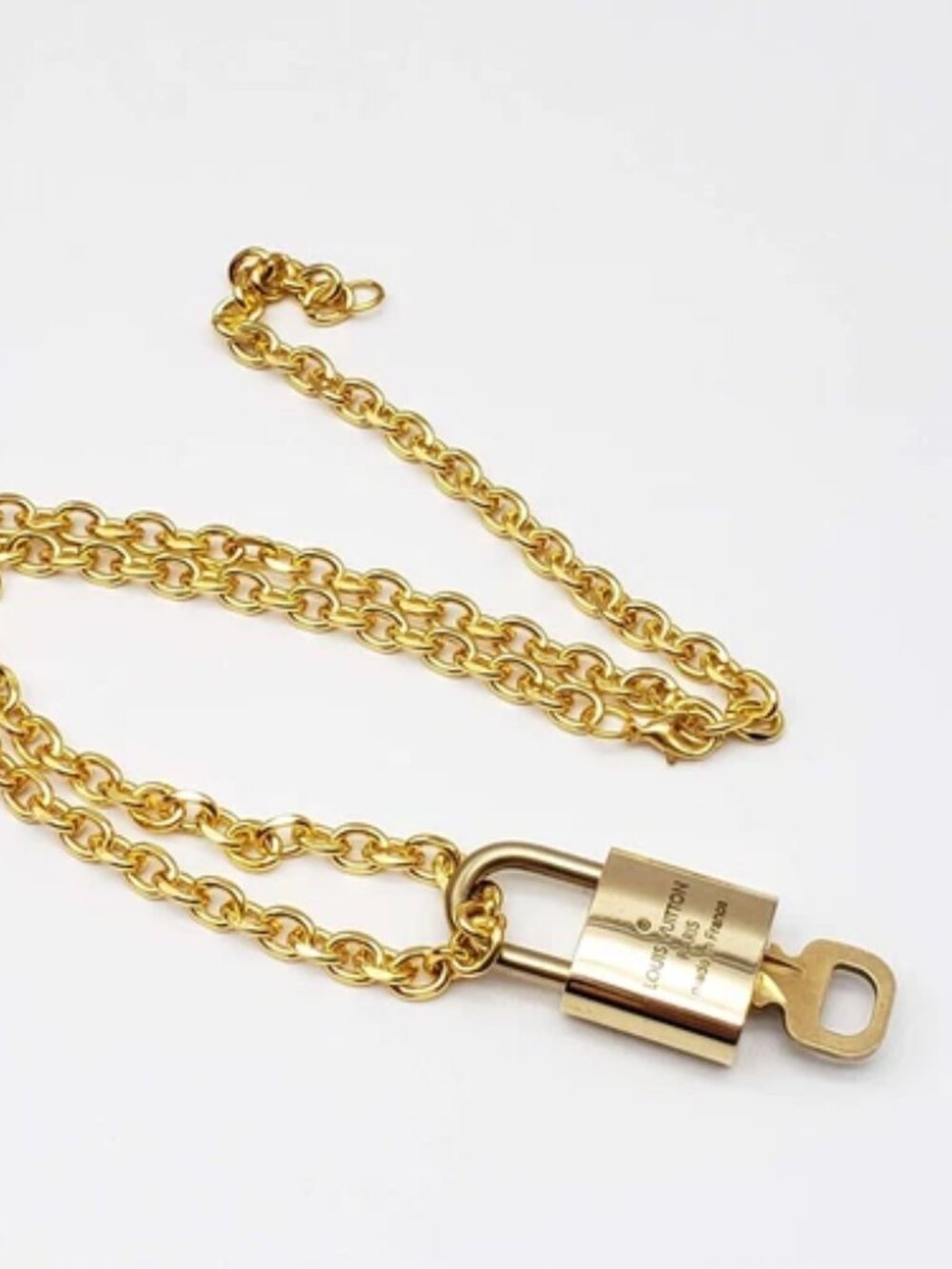 Gold-Plated Necklace with Authentic Louis Vuitton Padlock - Picture 5 of 9